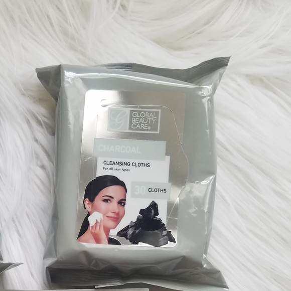 🆕️ Charcoal Cleansing Cloths - Picture 2 of 4